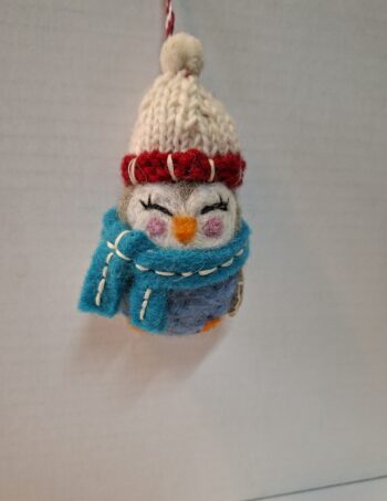 Filz Pinguin mit besticktem Schal